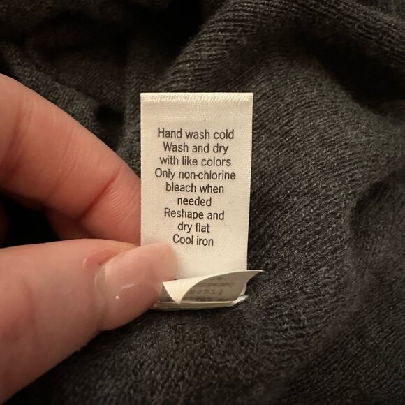 Athleta gray knit v-neck cashmere sweater size XS - Picture 8 of 11